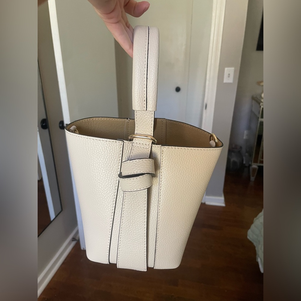 Tan purse. Comes with matching mini insert bag.